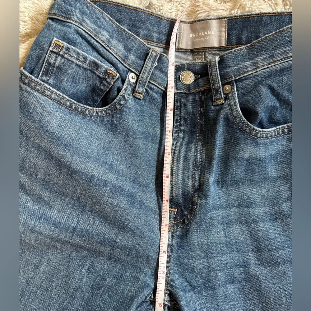 Everlane Cheeky Jean in Medium Wash, Size 25 Regular